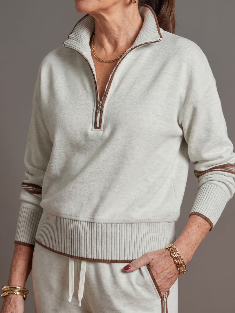 Rain | Conjunto de sudadera con cuello de cremallera y manga larga y pantalón con franja lateral