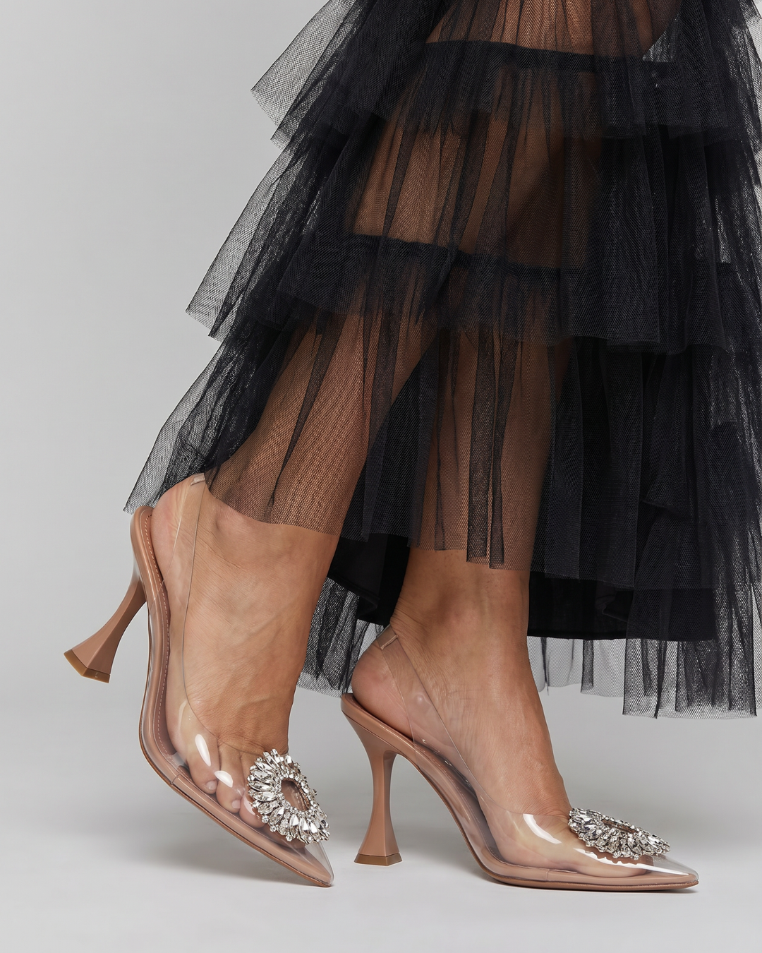 Omela | Mules de tacón con hebilla de strass y panel transparente