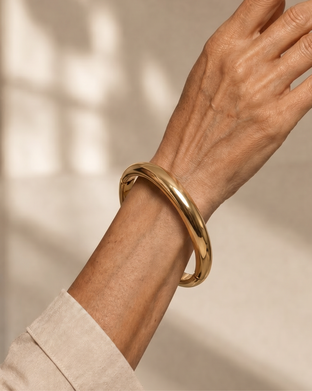 Viom | Brazalete rígido pulido y redondeado