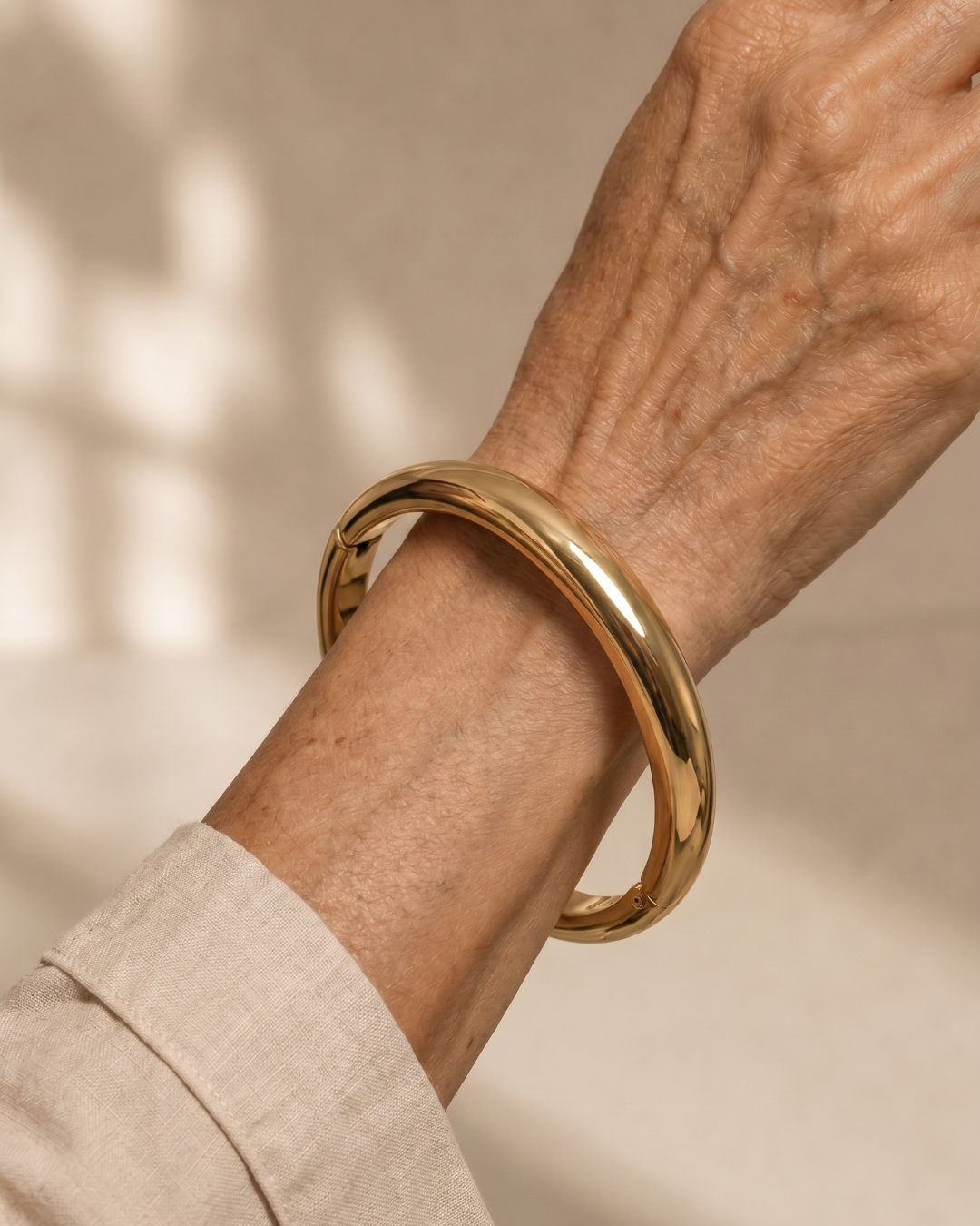Viom | Brazalete rígido pulido y redondeado