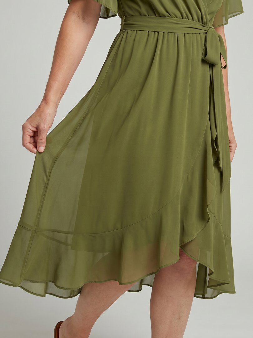 Keziah | Vestido midi envolvente de mangas cortas con dobladillo suave y fluido