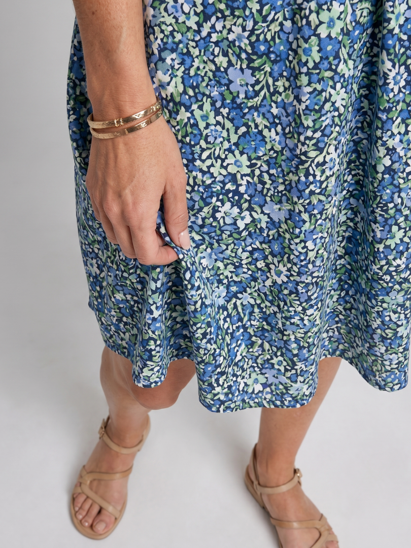 Meraki | Vestido de largo midi con manga corta y estampado tropical