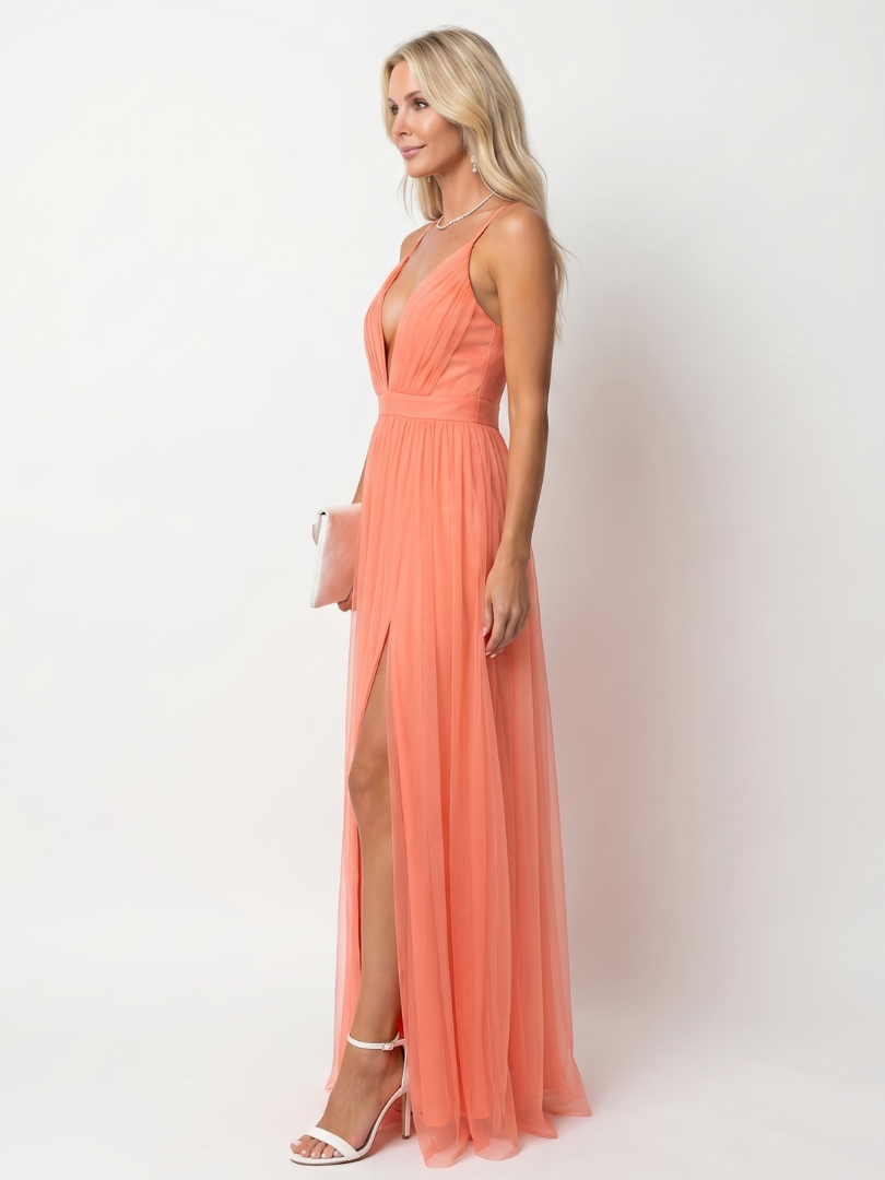 Tia | Vestido maxi plisado con escote en V profundo y tirantes