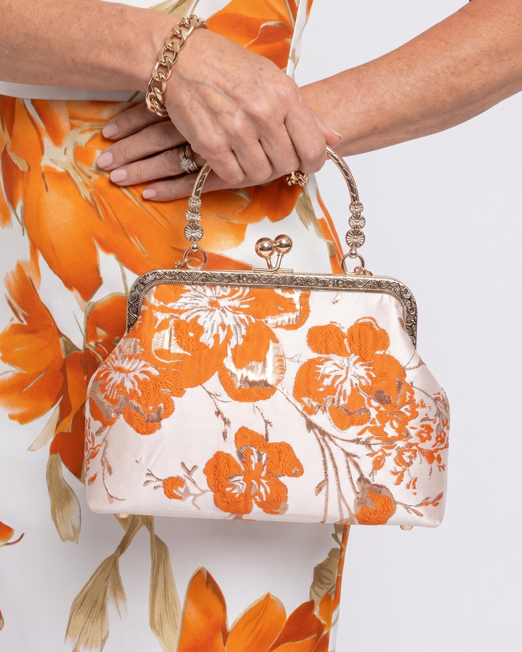 Isolde | Bolso de marco con cadena bordado floral
