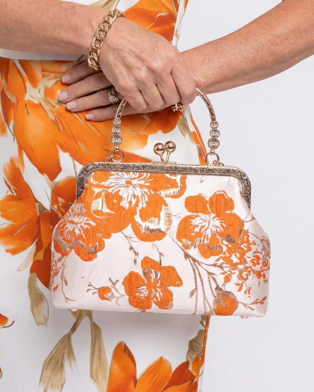 Isolde | Bolso de marco con cadena bordado floral