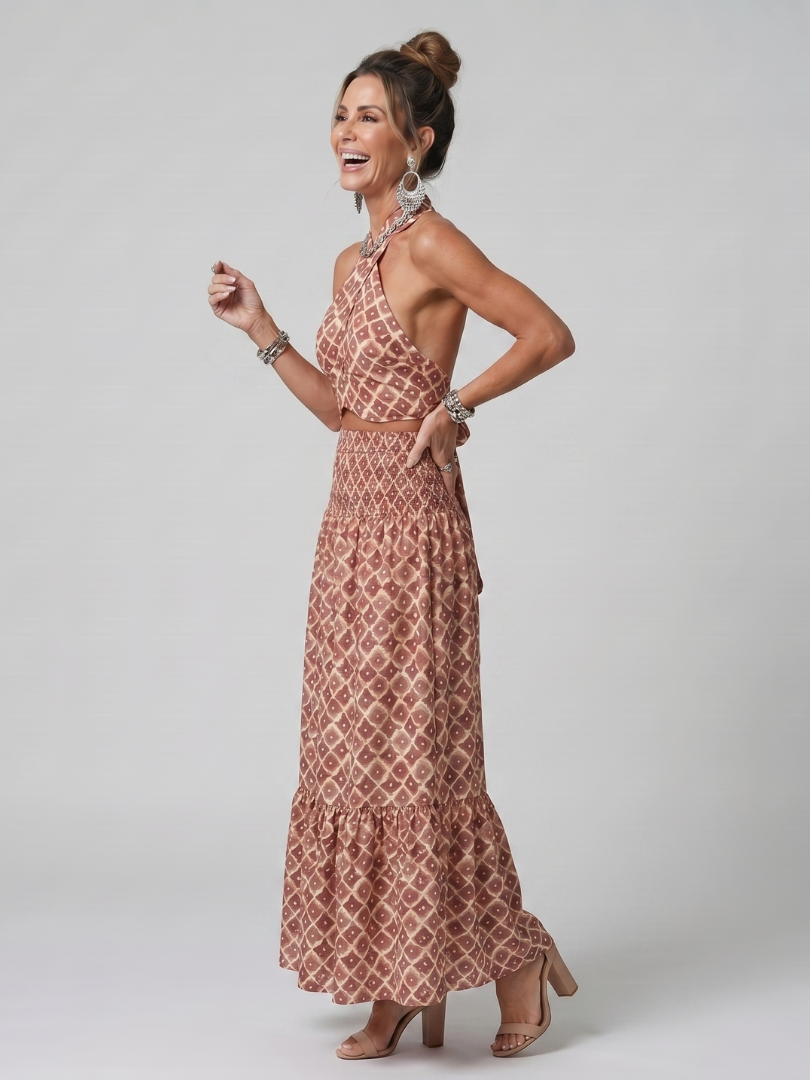 Amira | Vestido midi con recortes y cuello halter cruzado de estampado geométrico