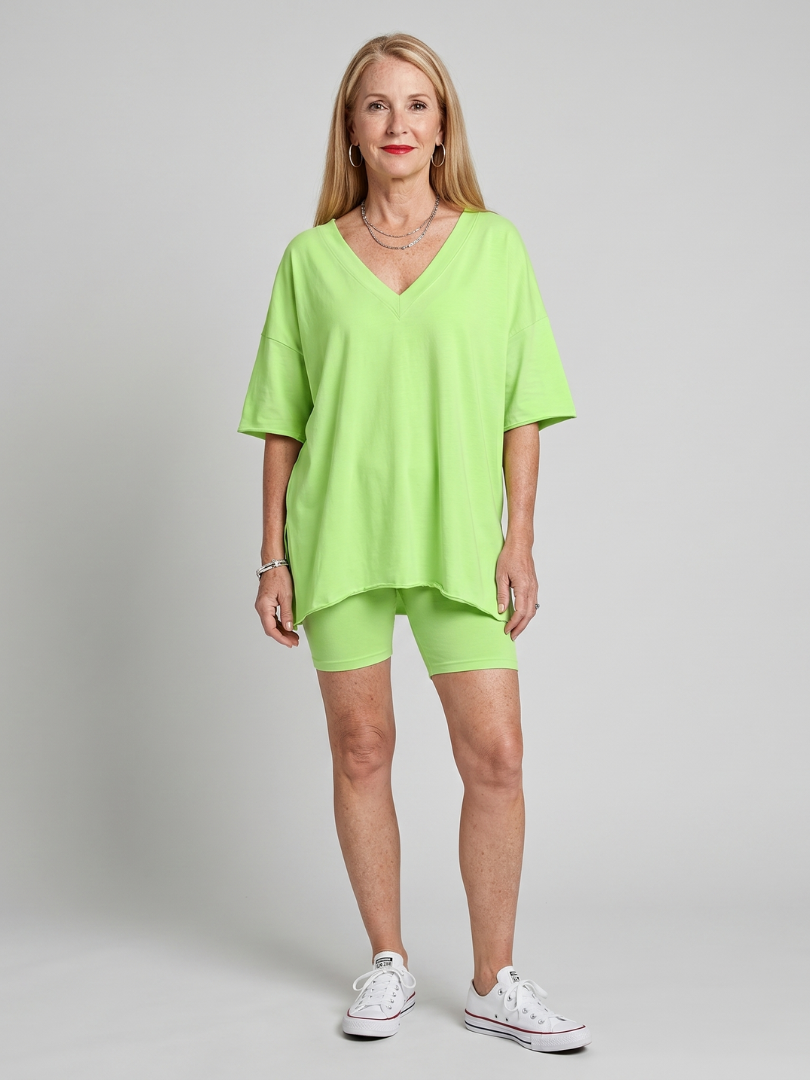 Lucinda | Conjunto de top con escote en V y shorts de corte relajado